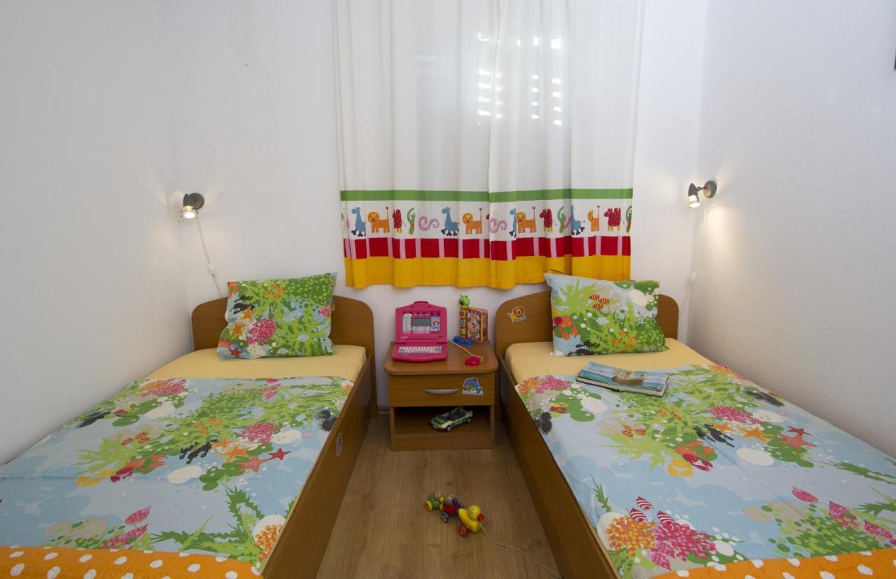 Apartments By The Sea Brela, Makarska - 11821 Εξωτερικό φωτογραφία